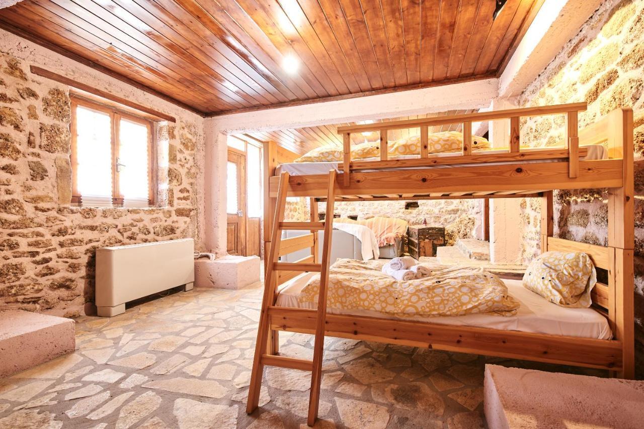 Elisson Hostel Крионерион Экстерьер фото