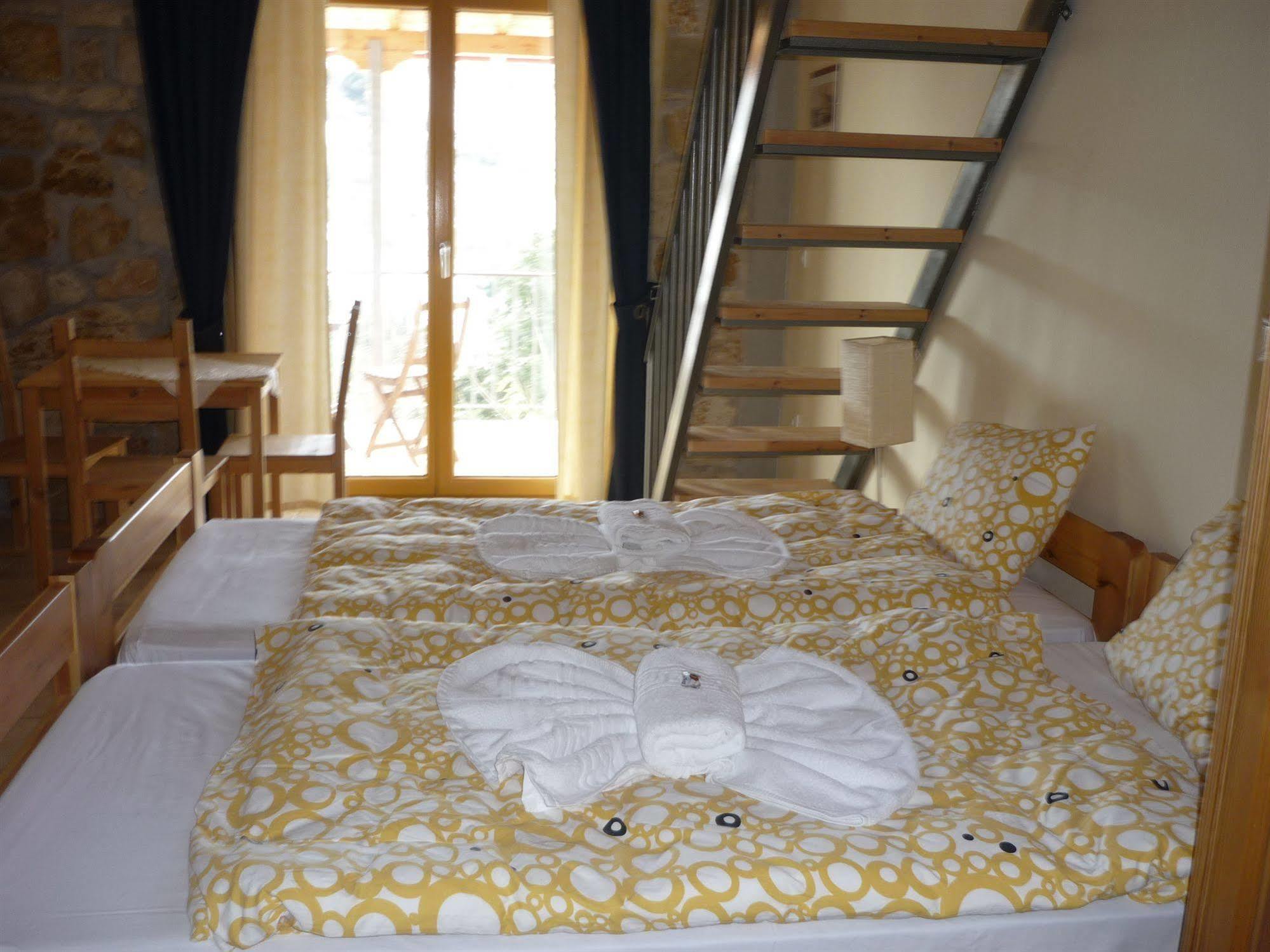Elisson Hostel Крионерион Экстерьер фото
